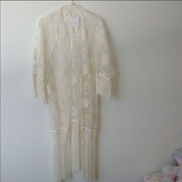 ✨HP✨FLORAL EMBROIDERED SHEER KIMONO✨ - Picture 4 of 10